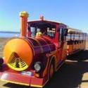 Trenino turistico giallo e rosso parco dell’Asinara