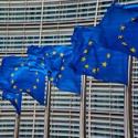 Bandiere davanti al Parlamento Europeo