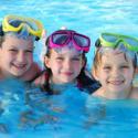 bambini in piscina
