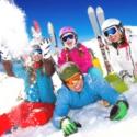 famiglia felice sulla neve